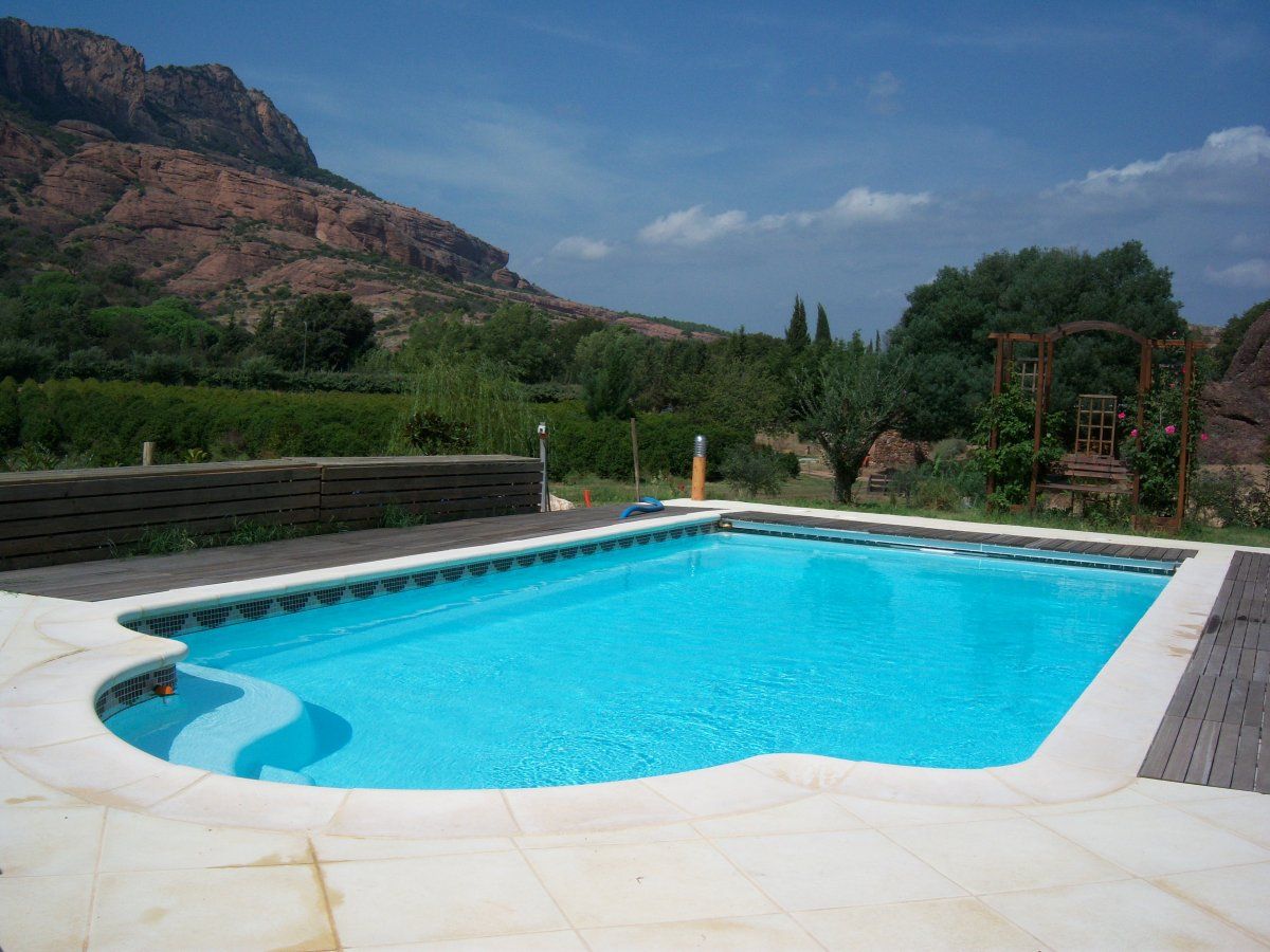 coque piscine et escalier roman - Photo piscine à coque