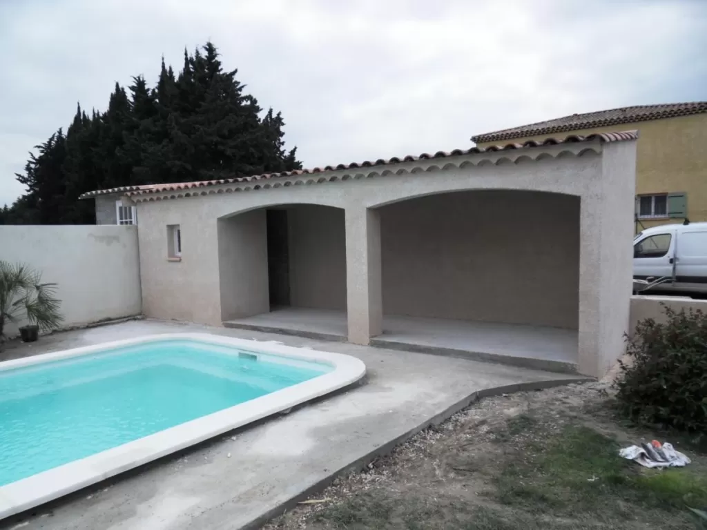 Pool house piscine proche de la filtration