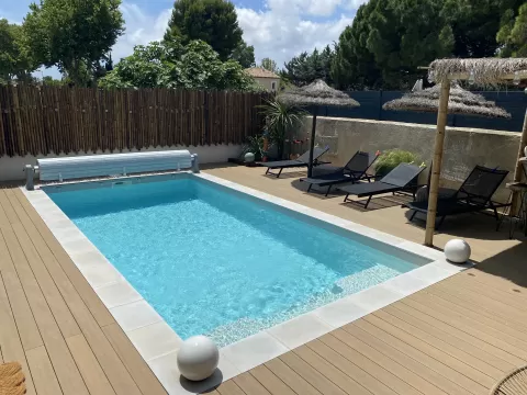 Comment choisir un robot nettoyeur pour une piscine coque