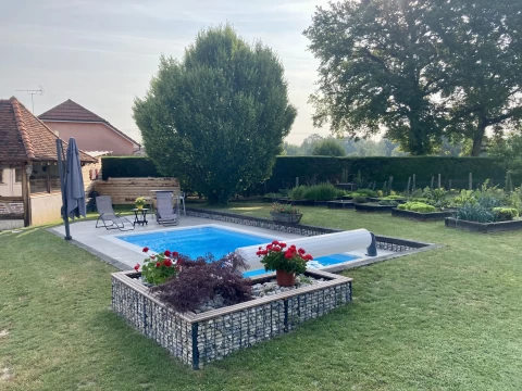 Comprendre les taxes et impôts liés à votre projet de construction de piscine