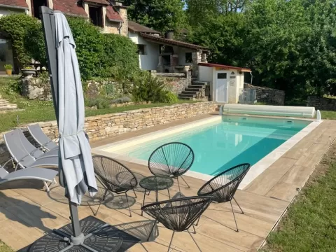 Eau trouble piscine : causes et solutions pour retrouver une eau saine et limpide