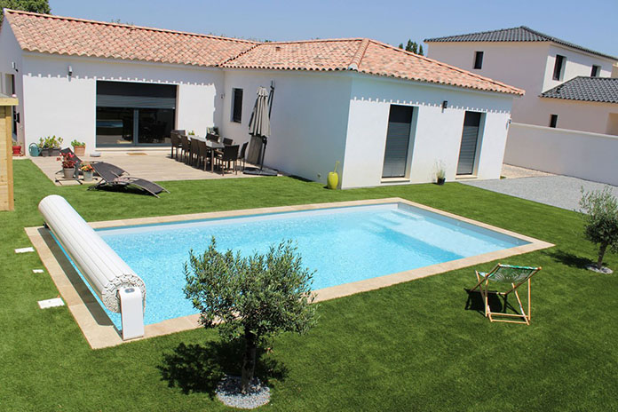 piscine polyester avec plage - Photo piscine à coque