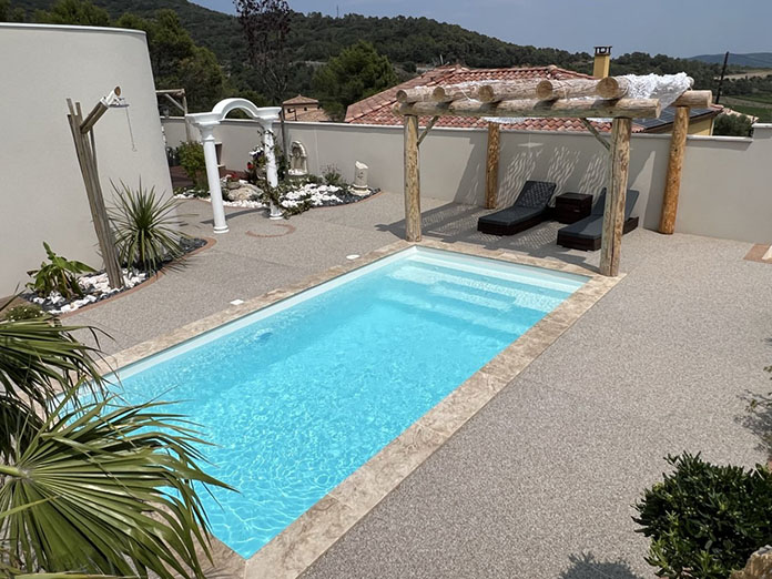 aménagement original sur une piscine