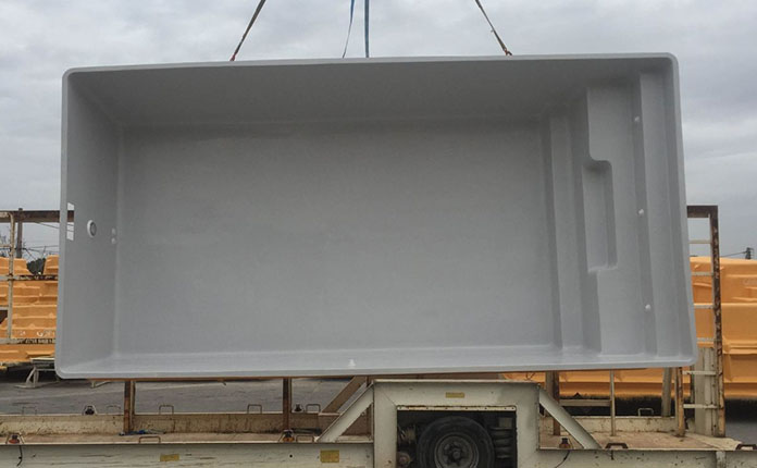 Piscine coque  contemporaine rectangle 7 x 3,50