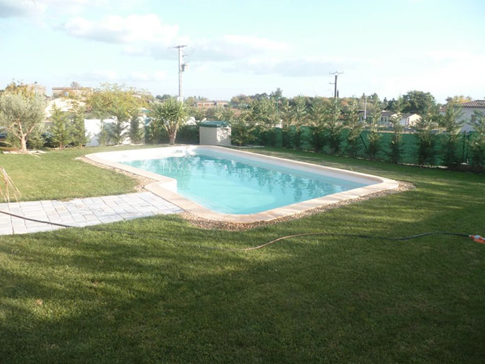 Piscine coque non rectangulaire