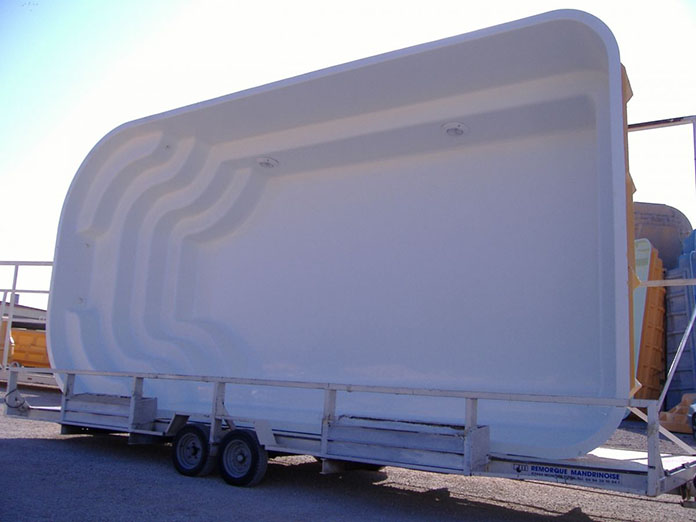 piscine en coque 7,50 par 3,50