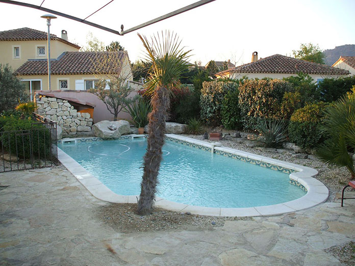 Piscine polyester, sainte croix