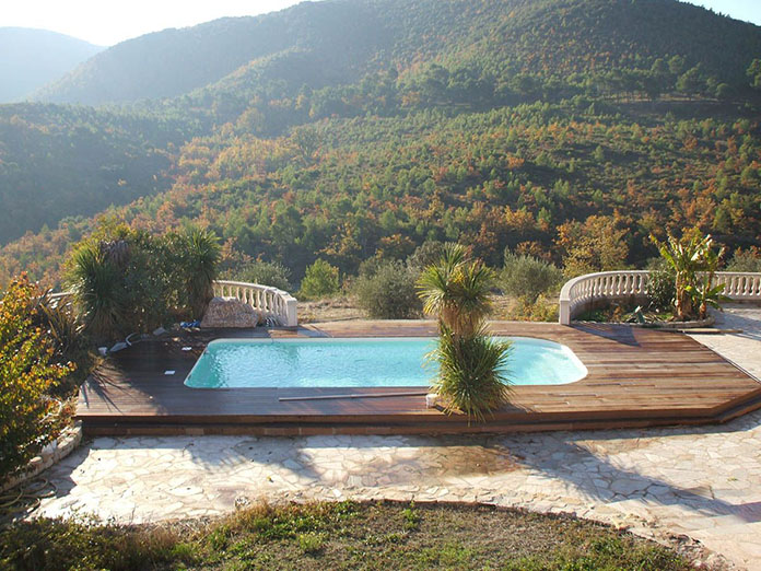 Piscine polyester, lac d'oro cailleboti teck de profil