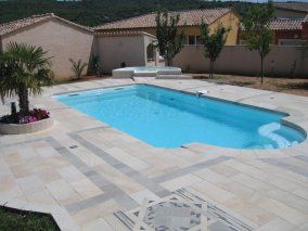 Grande piscine romaine - piscine coque polyester