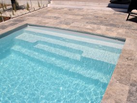 escalier de piscine moderne - Photo piscine à coque
