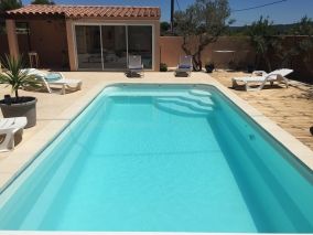 piscine 7m avec grande banquette - piscine coque polyester