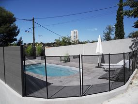 Barrière de sécurité piscine - piscine coque polyester
