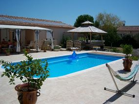 Aménagement d'une piscine d'extérieure et terrasse - piscine coque polyester