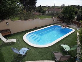 Photo piscine avec bloc filtrant immergé - Photo piscine en polyester