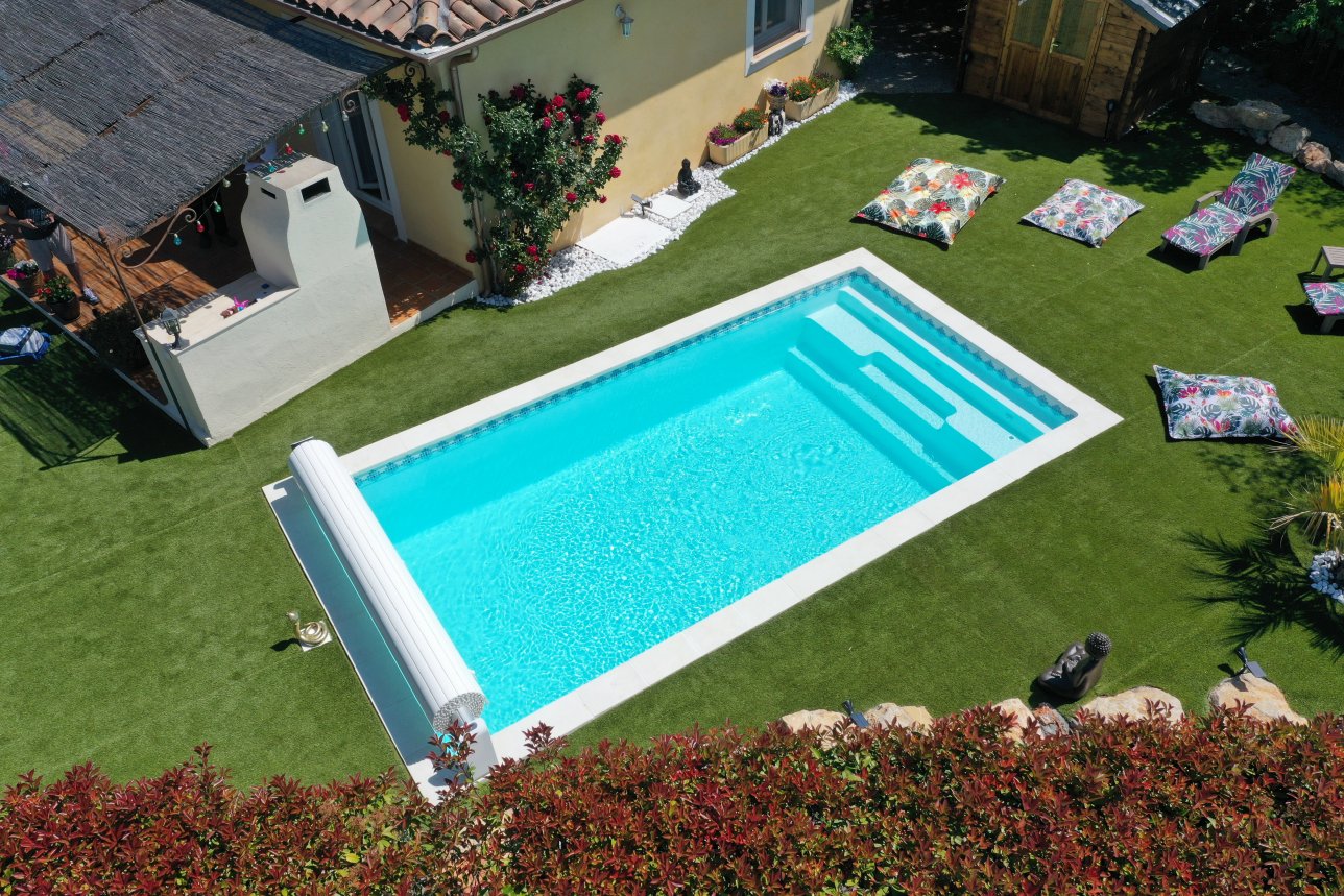 couleur de l'eau piscine grise - Photo piscine à coque