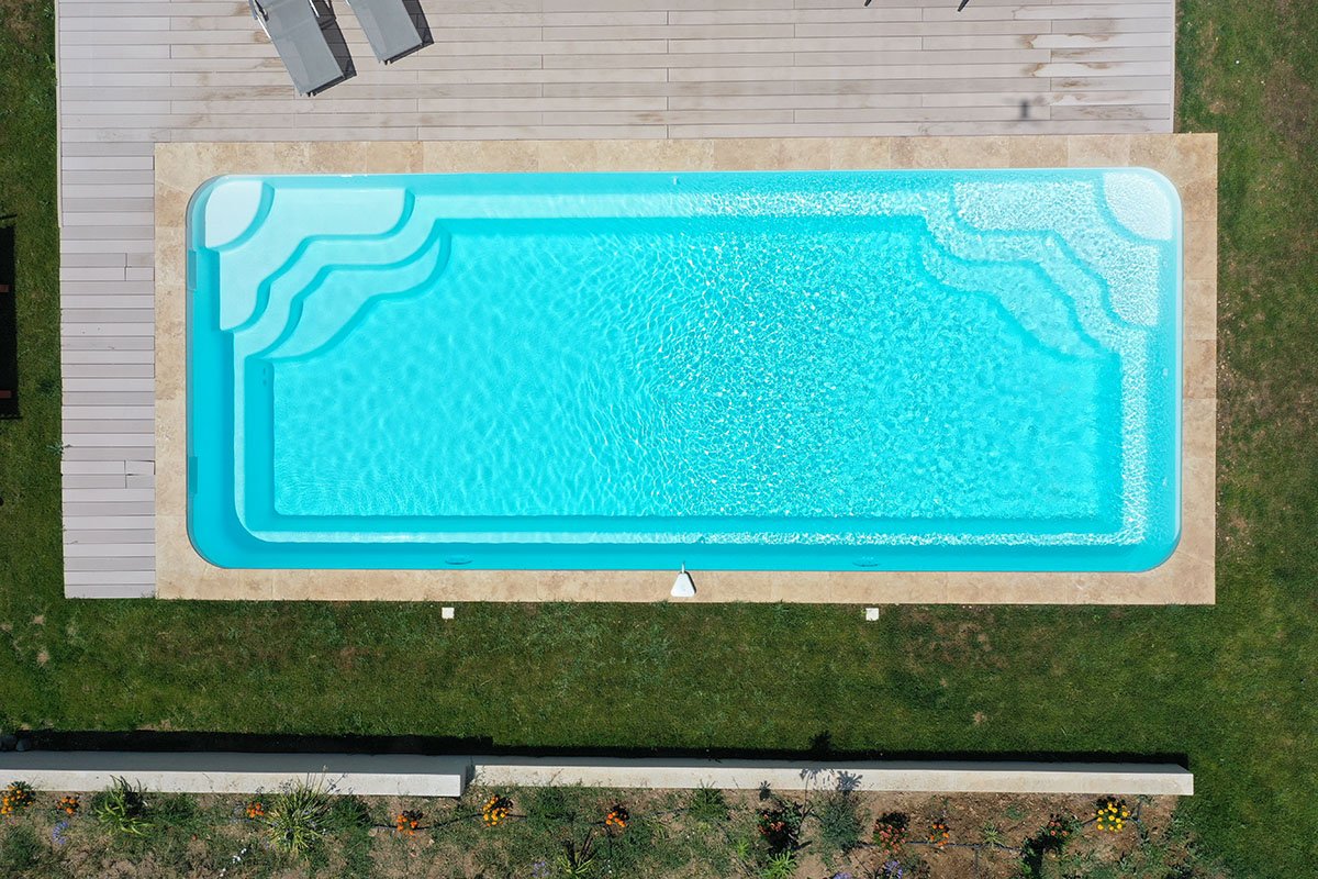 Photo piscine polyester 10-11m - Photo d'une piscine coque