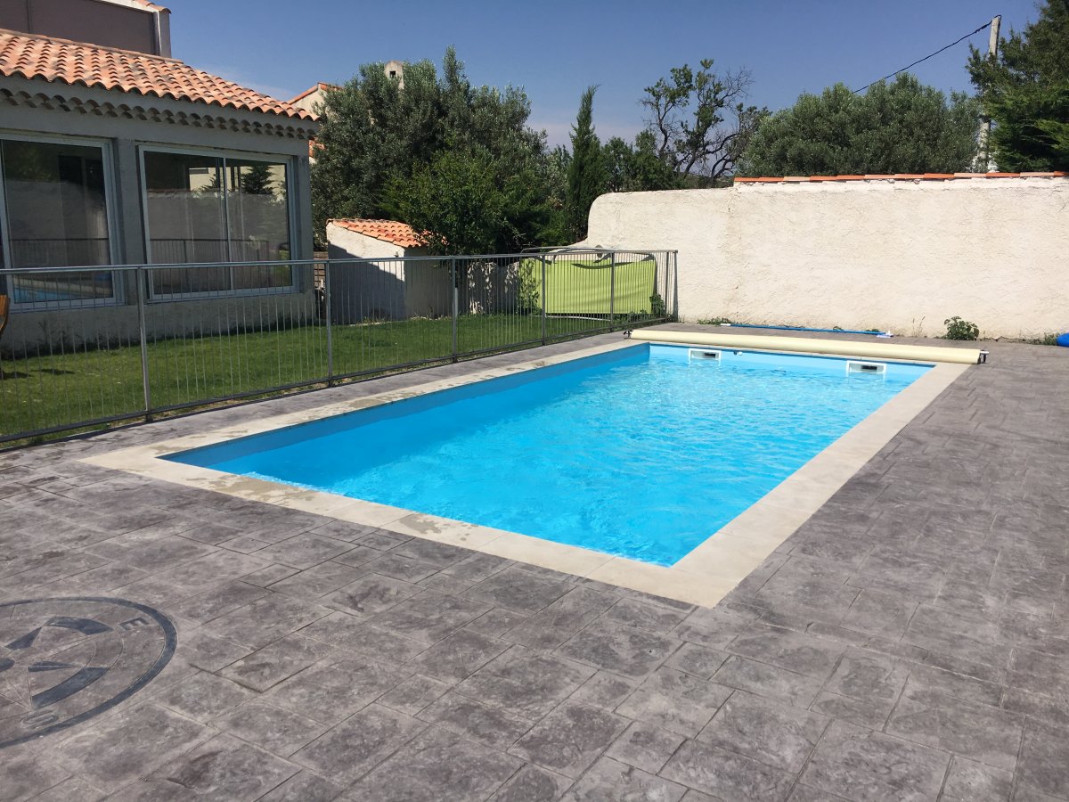 Photo piscine coque 8x4 fond plat - Photo d'une piscine coque