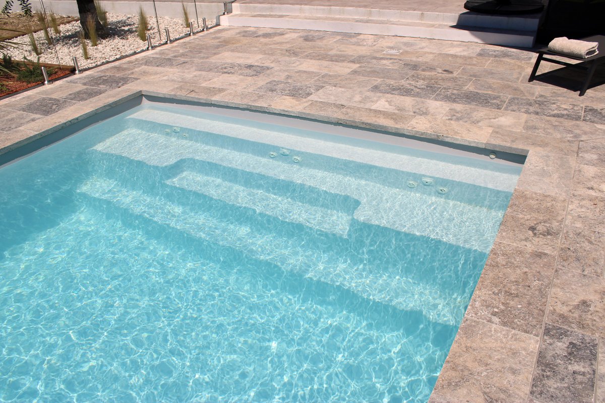 escalier de piscine moderne - Photo piscine à coque