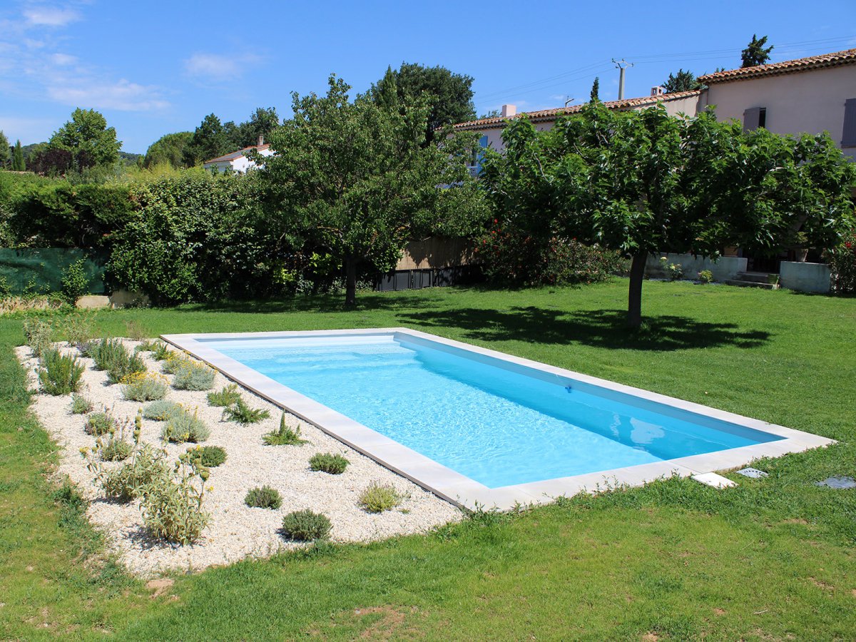 couleur d'eau piscine grise 7m - Photo piscine à coque