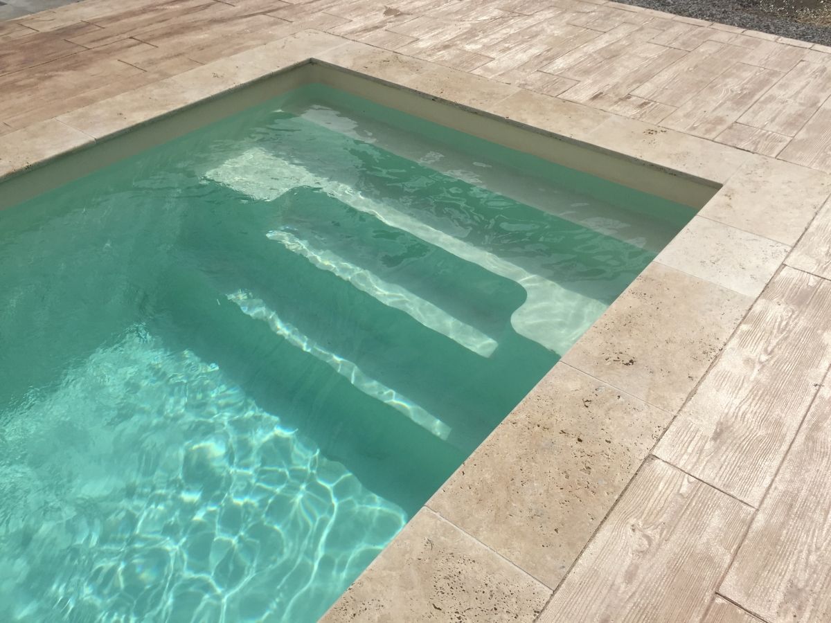 Petite piscine rectangle - Photo piscine à coque