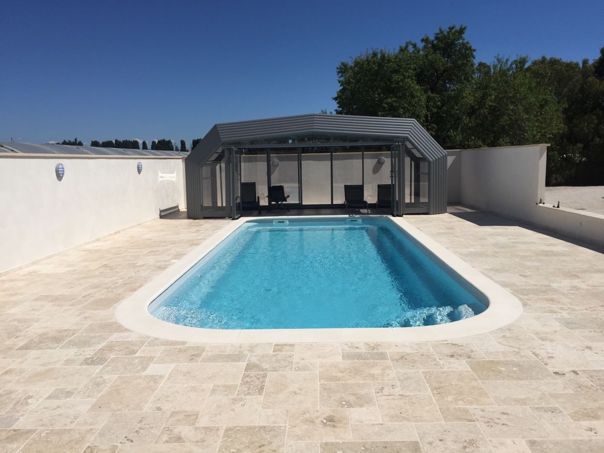 Photo piscine 10 x 4 avec abris piscine - Photo d'une piscine coque