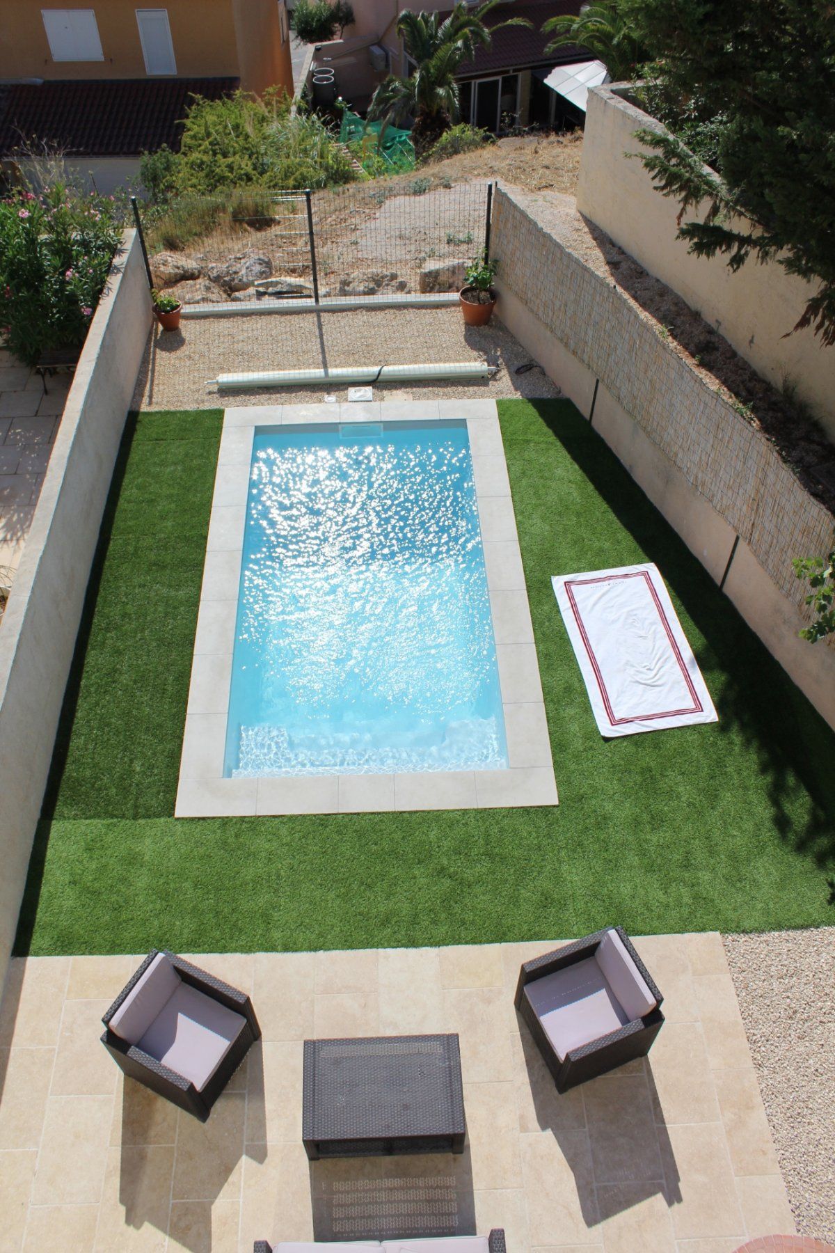 Piscine dans tout petit terrain