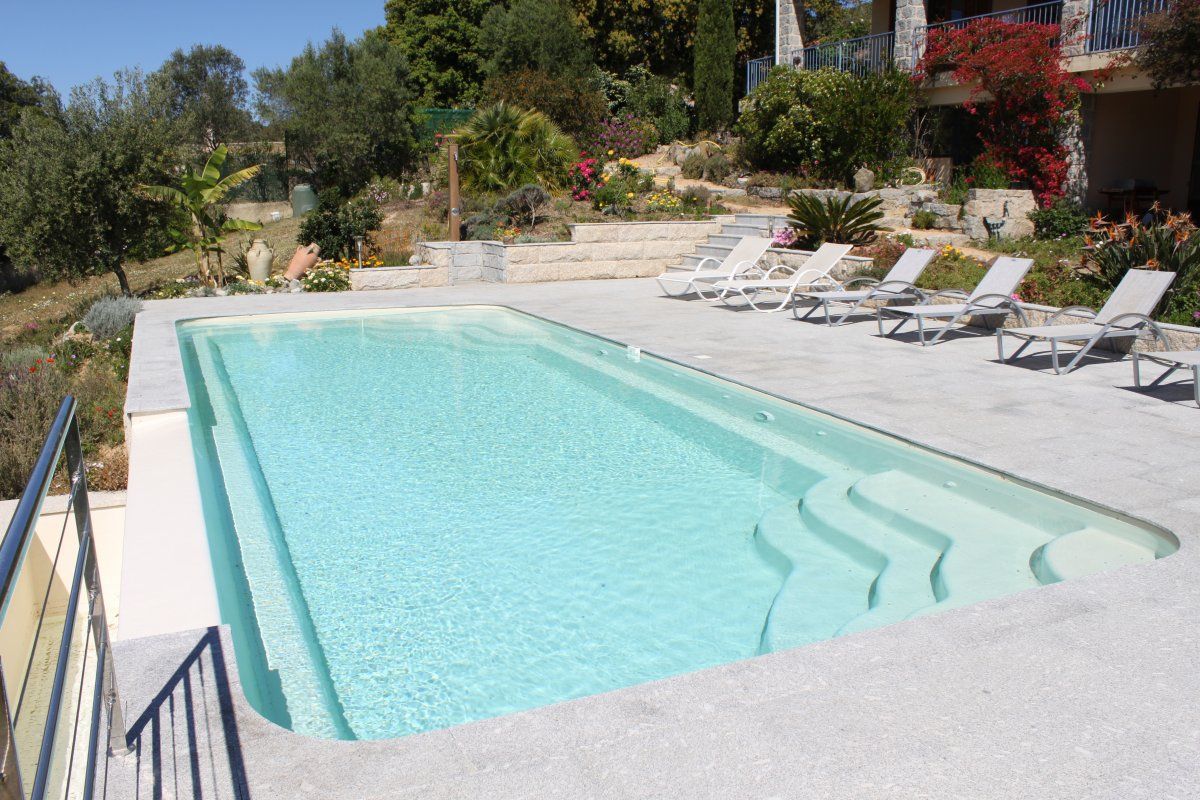 piscine coque 10m de nage