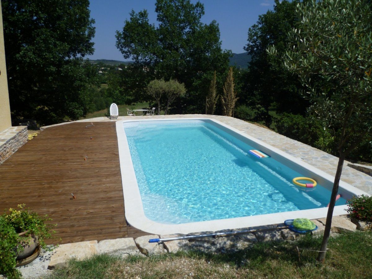 très grande piscine familiale