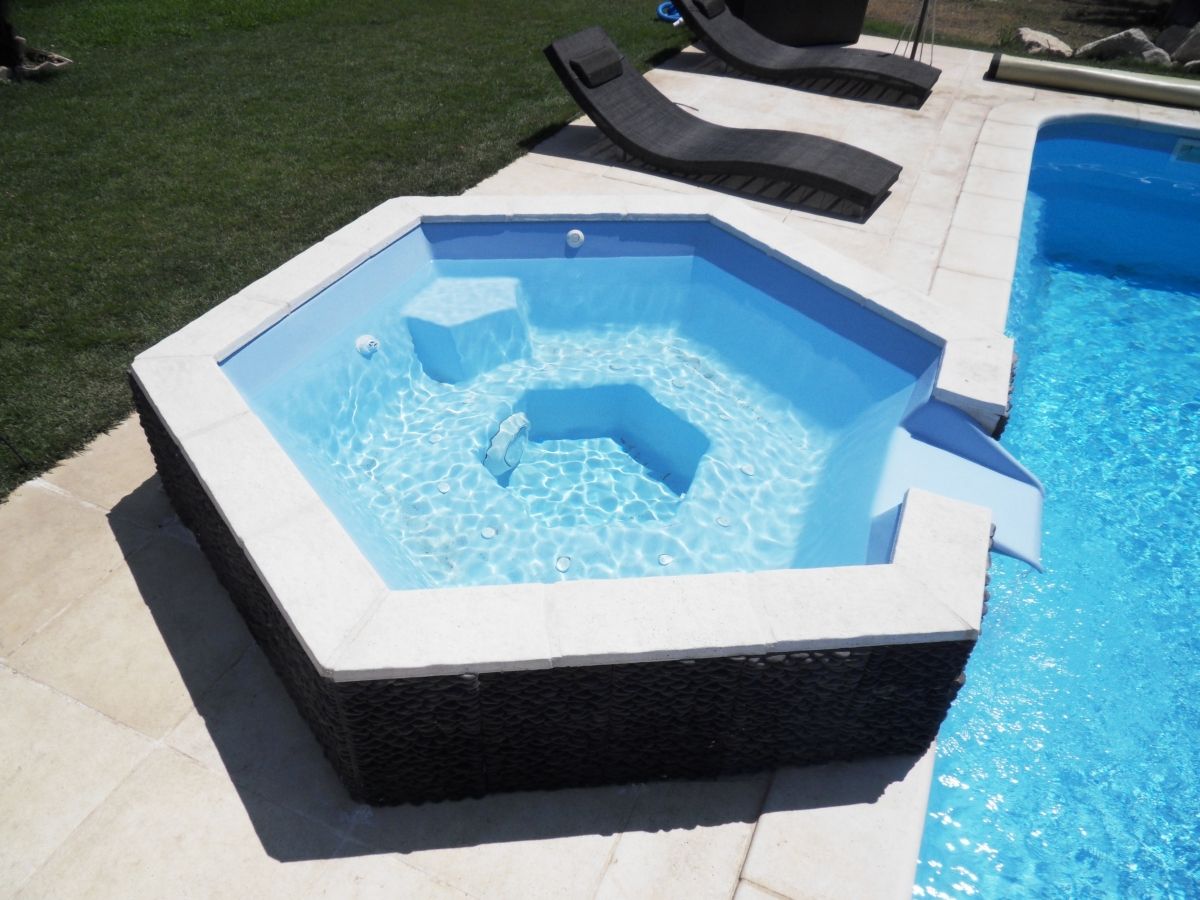 coque piscine jacuzzi