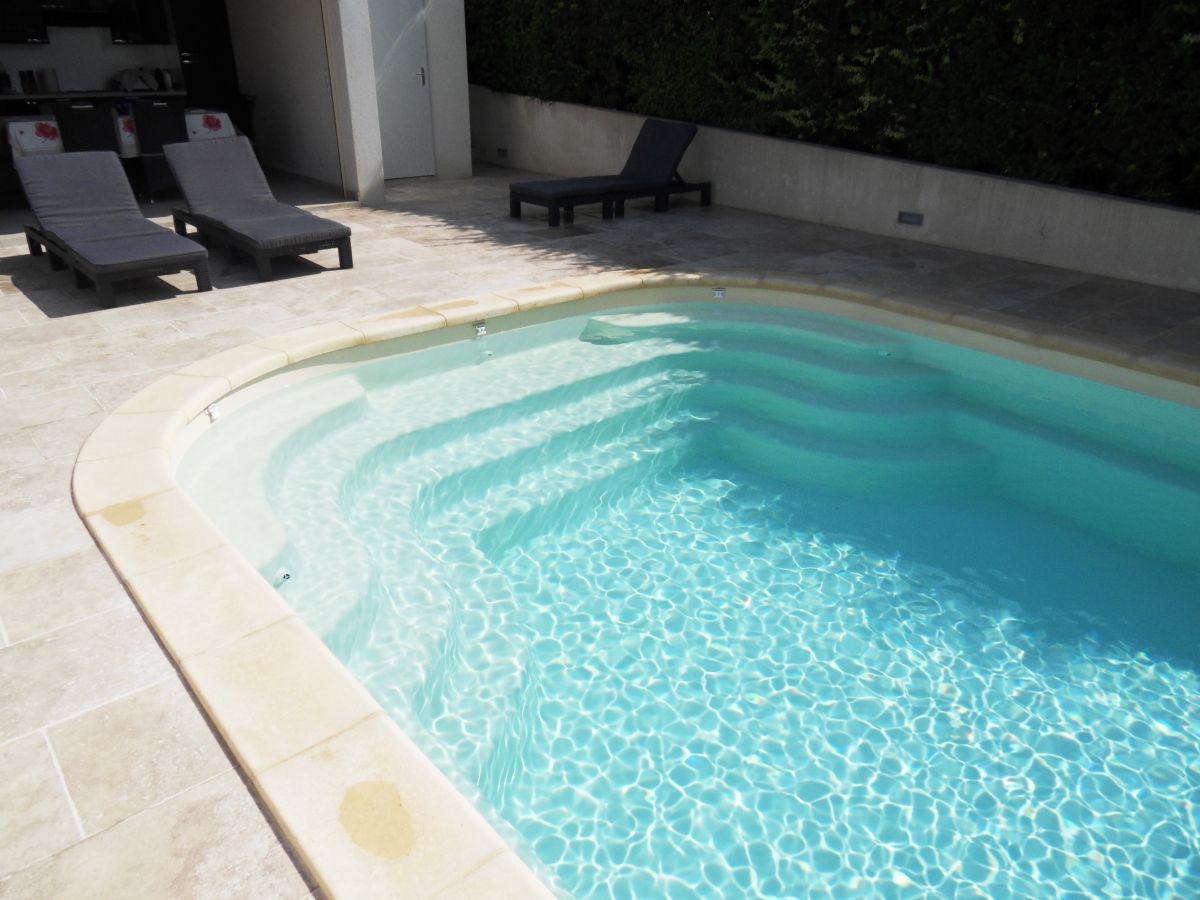 Escalier piscine avec banquette