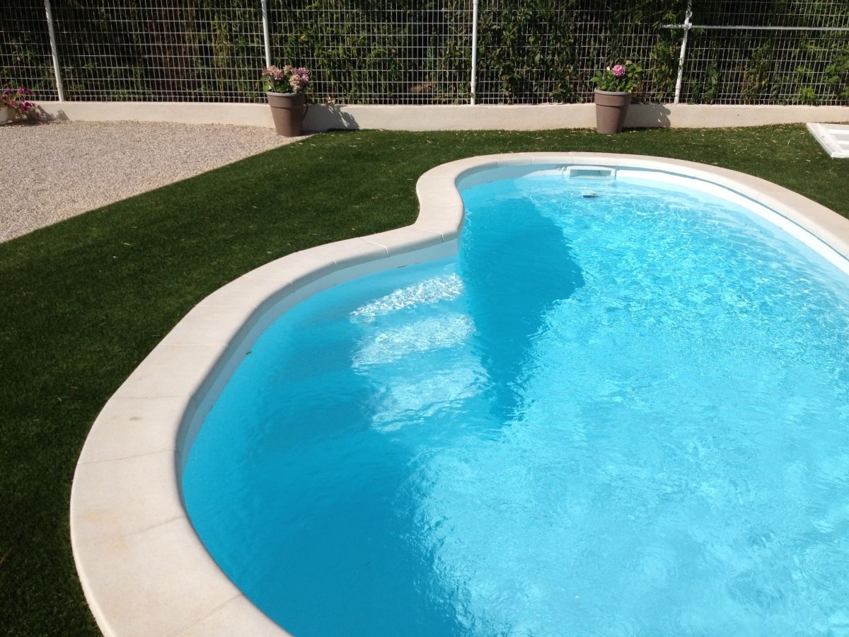Escalier de piscine haricot - Photo piscine à coque