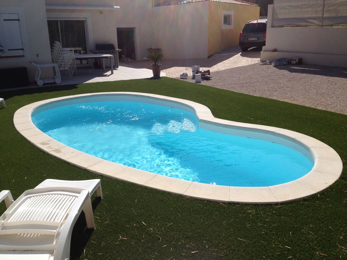 Piscine en forme haricot