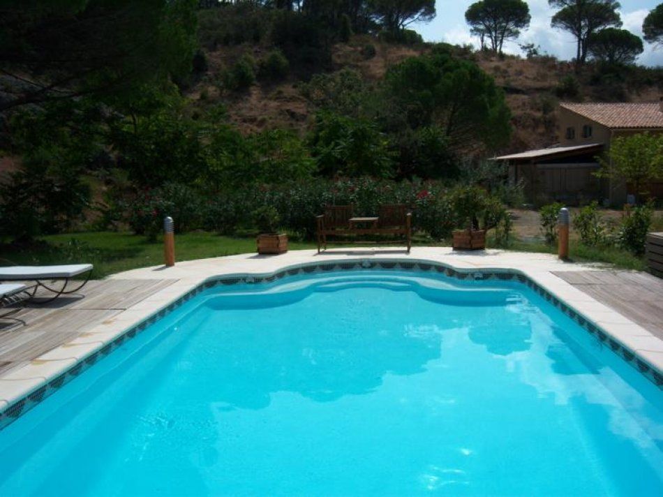 Photo Escalier roman - Photo d'une piscine coque
