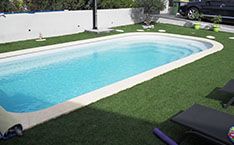 piscine entre 7 et 8m en polyester