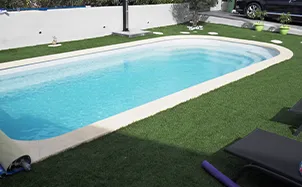 piscine entre 7 et 8m en polyester