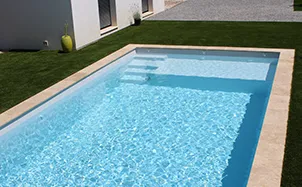 Piscine polyester avec plage 9m